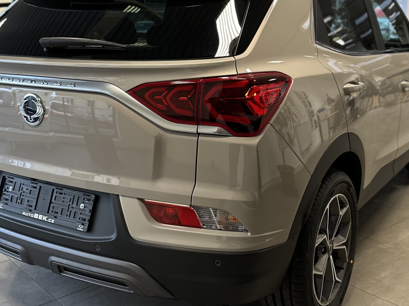 KGM Korando EBL FWD AT 1