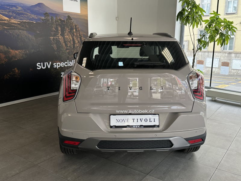 KGM Tivoli EBL FWD AT TECH LED DEMO 