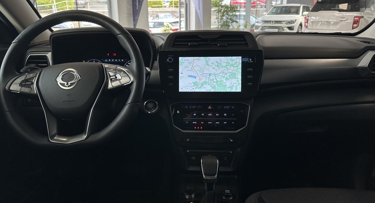 KGM Tivoli EBL FWD AT TECH LED DEMO 