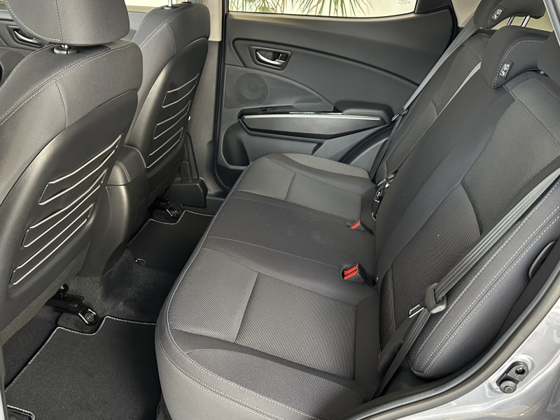 KGM Tivoli EBL FWD AT TECH LED DEMO 