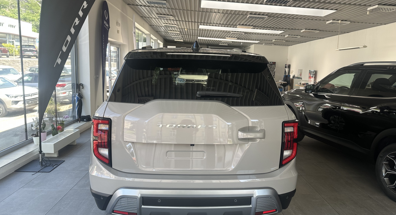 KGM Torres Club+ FWD AT EBL