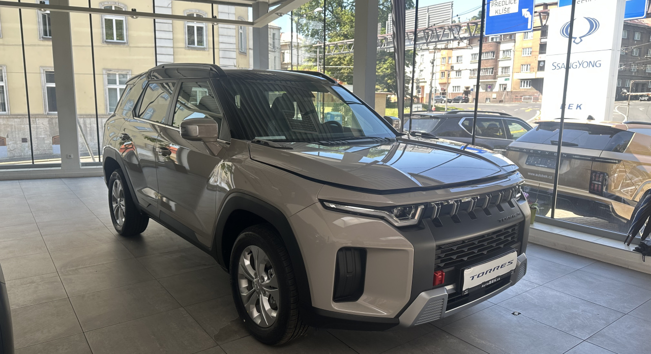 KGM Torres Club+ FWD AT EBL