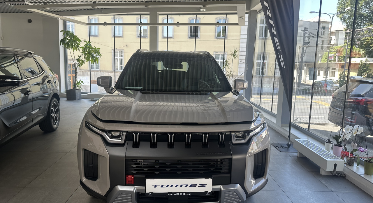 KGM Torres Club+ FWD AT EBL