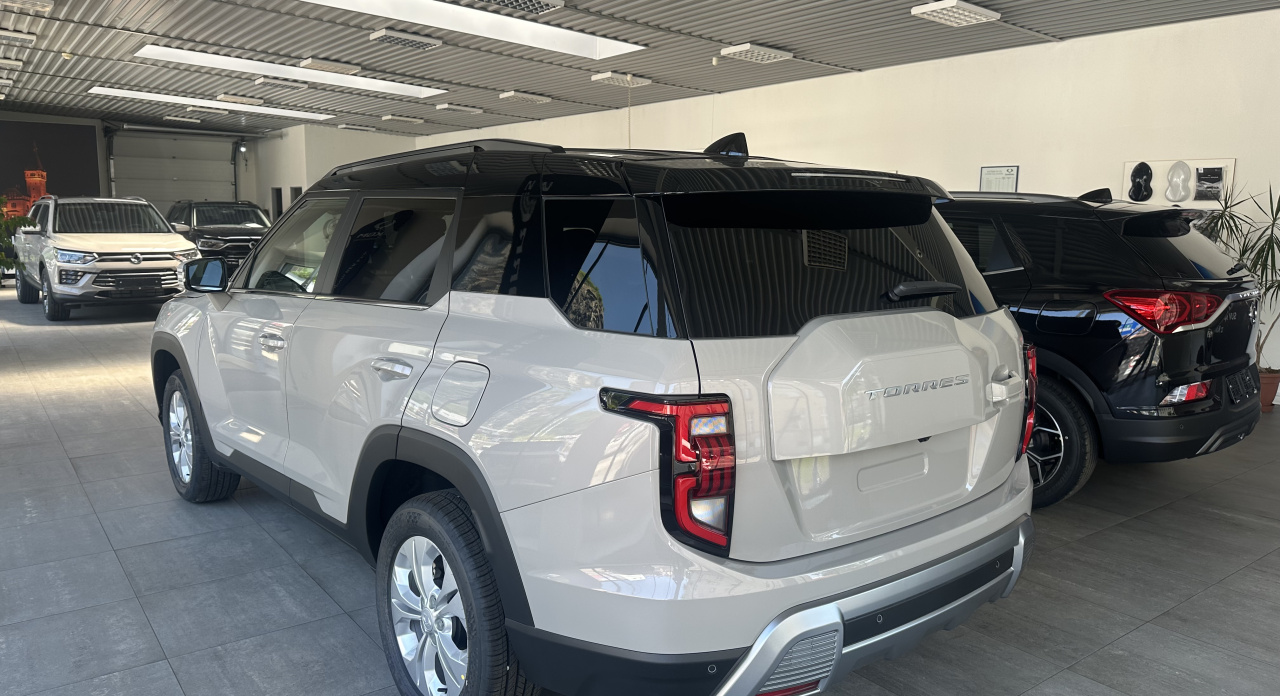 KGM Torres Club+ FWD AT EBL