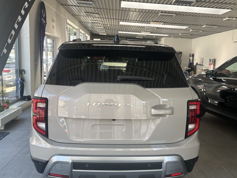 KGM Torres Club+ FWD AT EBL