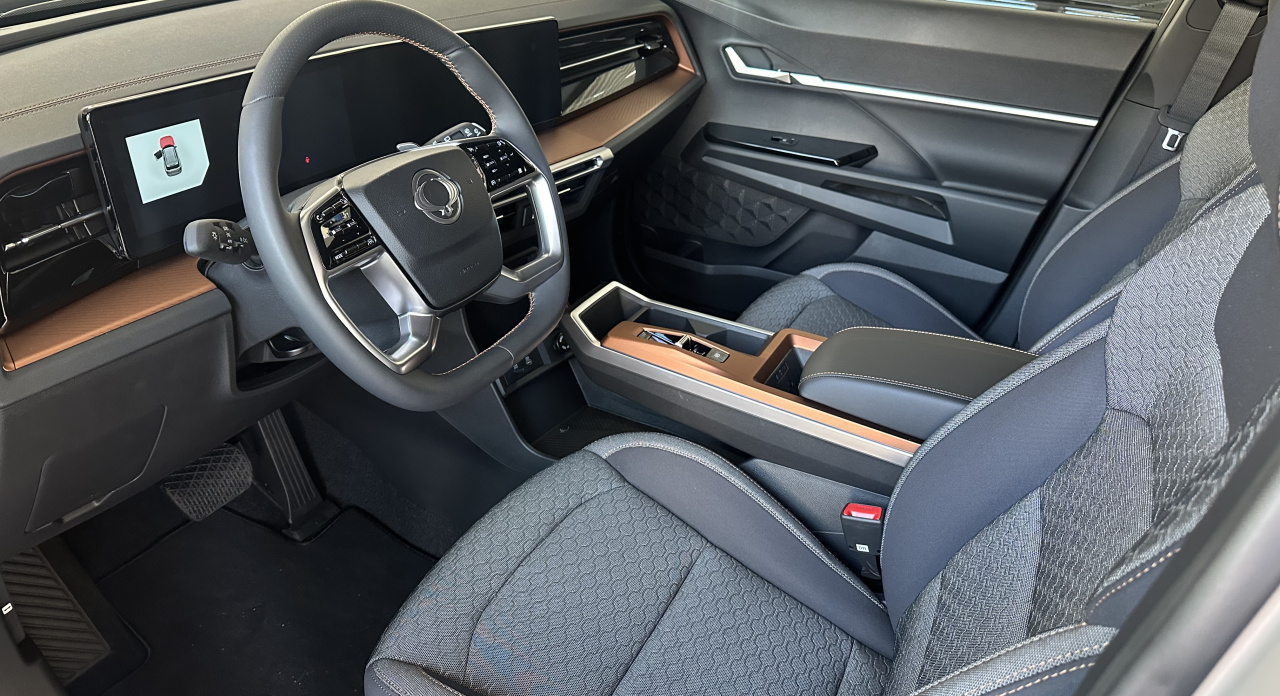 KGM Torres Club+ FWD AT EBL