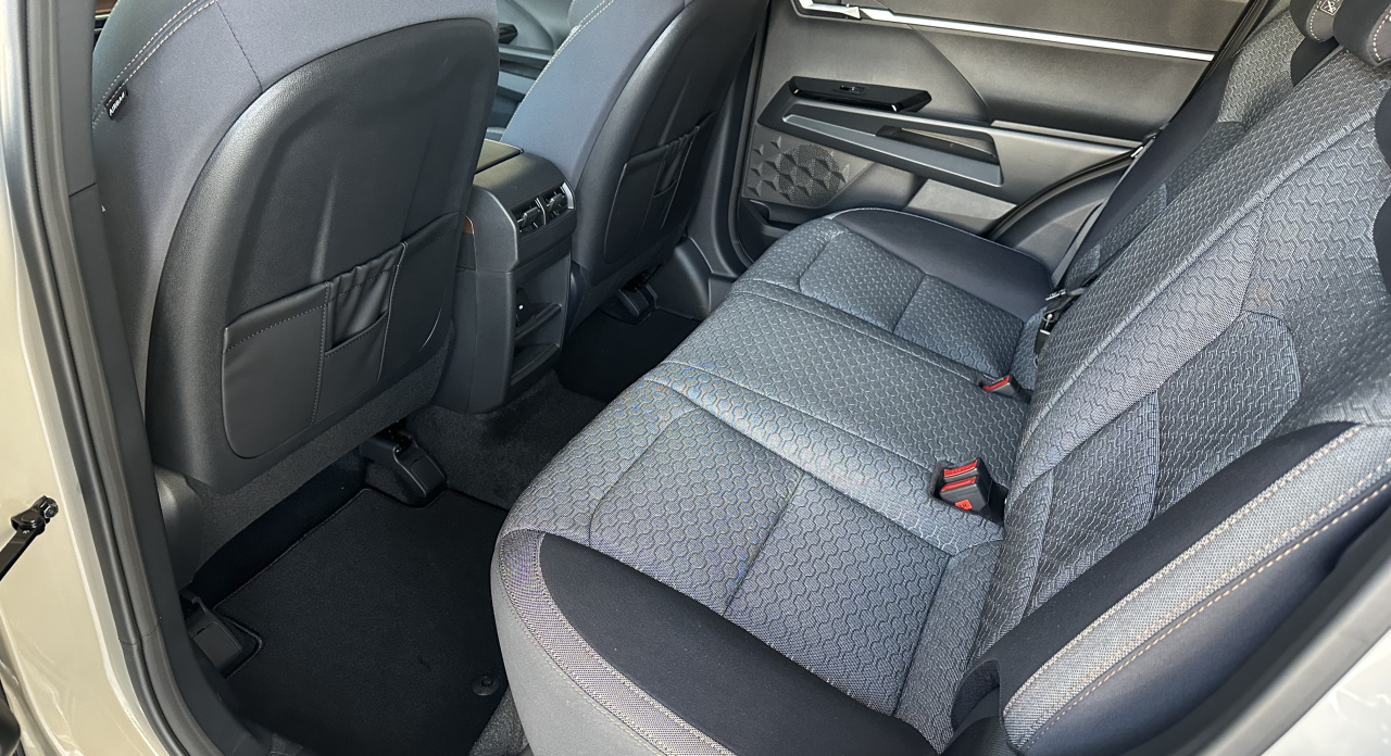 KGM Torres Club+ FWD AT EBL