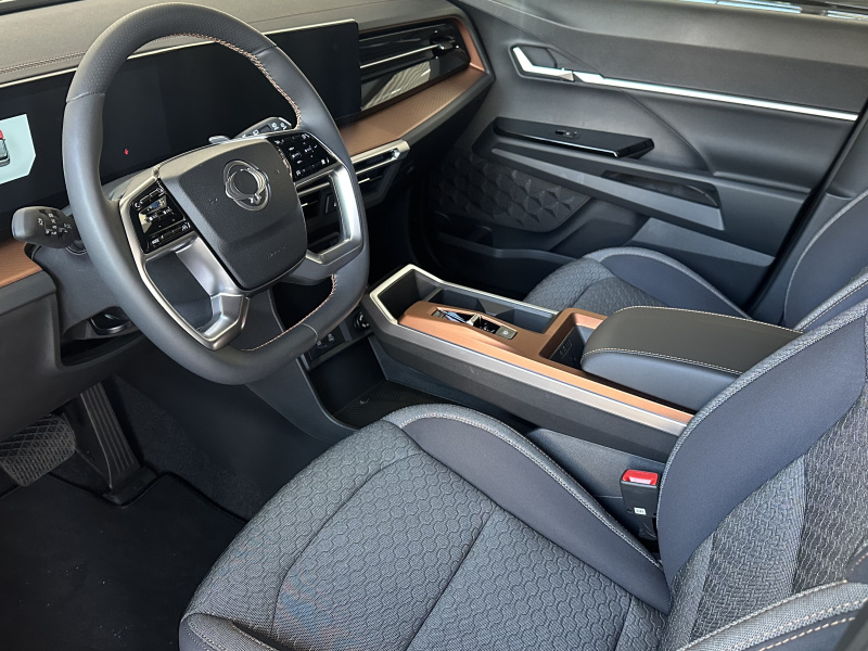 KGM Torres Club+ FWD AT EBL