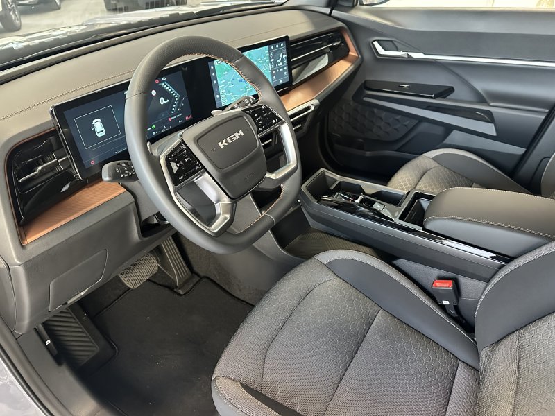 KGM Torres Style FWD AT BAS E16